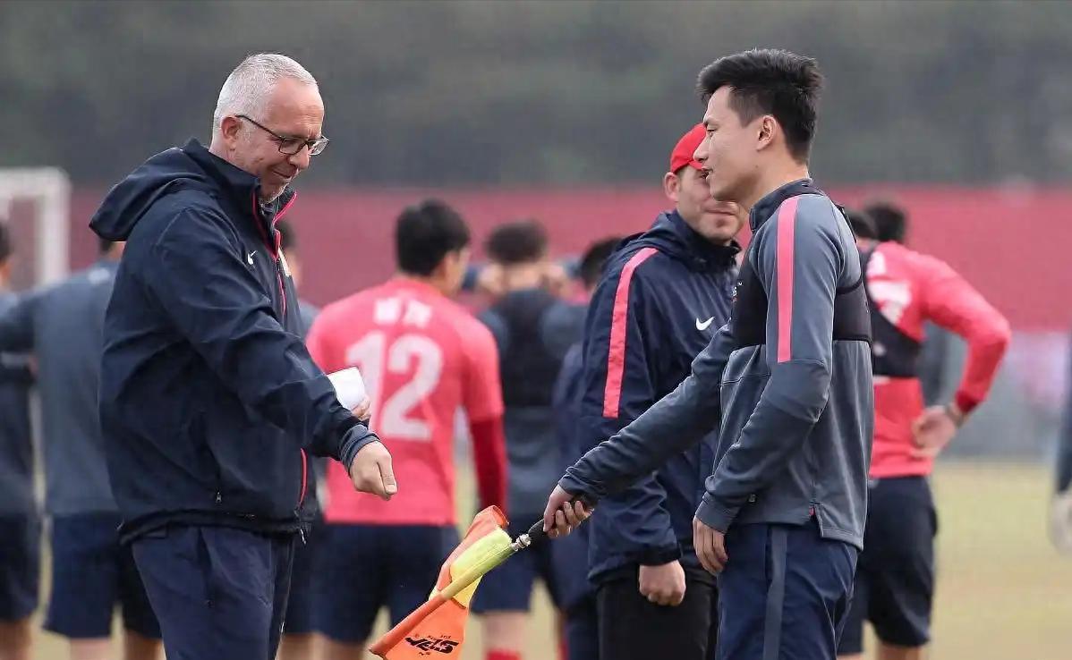 足协公开选男足主帅，60岁以下皆可，要求太随意，高洪波呼声最高