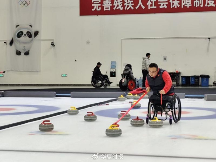 开云体育-冰上逐梦正当时，中国残疾人运动员全力备战米兰冬残奥会|轮椅冰壶|AC米兰|冰壶|冰球|冰球队_新浪体育_新浪新闻