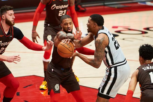 开云官网-24小时内连克湖人马刺 西部争六开拓者手握主动权